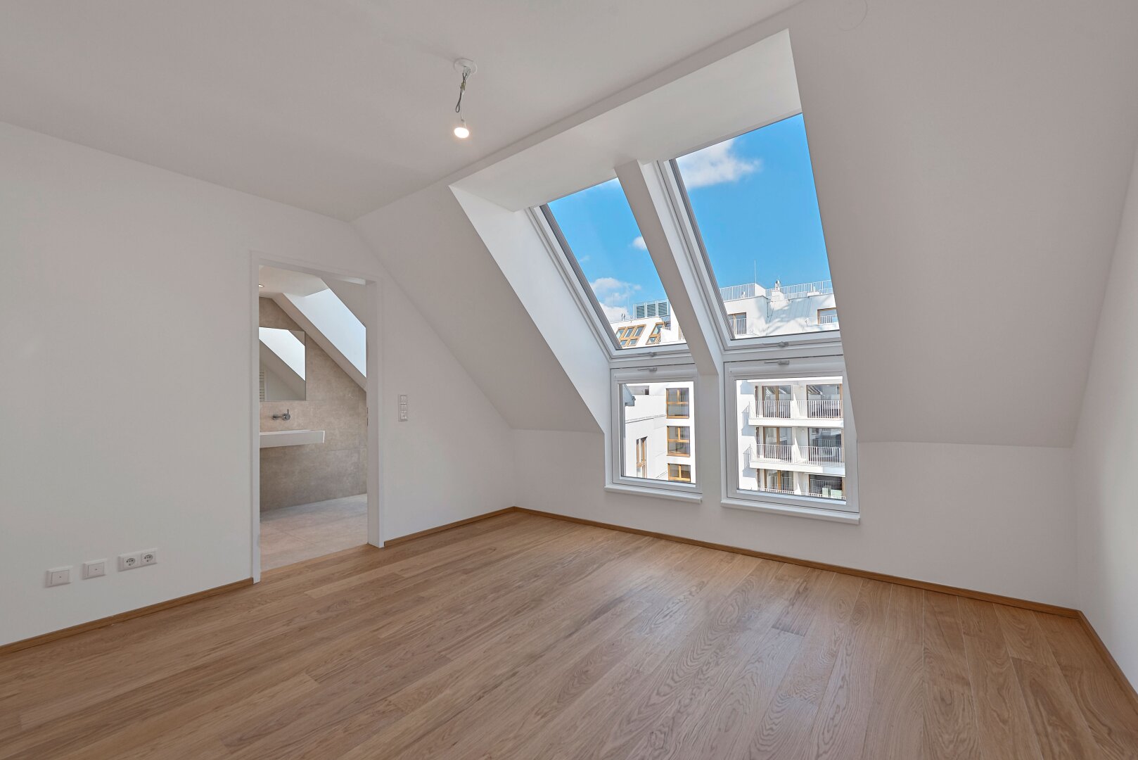 The Temptation: Exklusive Dachgeschoß-Maisonette mit attraktiven Terrassenflächen in Währing