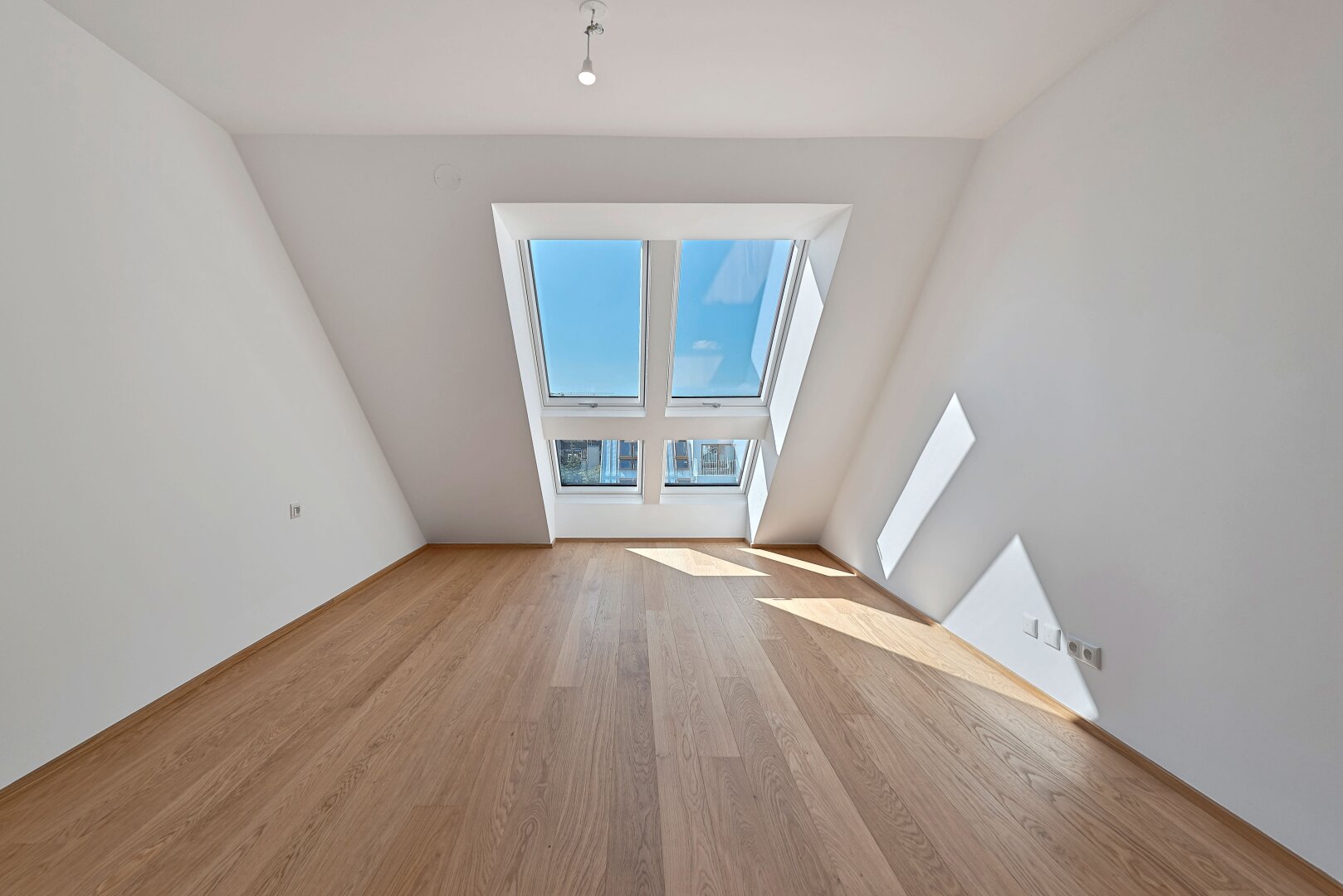 The Temptation: Familienfreundliches Dachgeschoß mit Terrasse und Grünblick nahe dem Kutschkermarkt