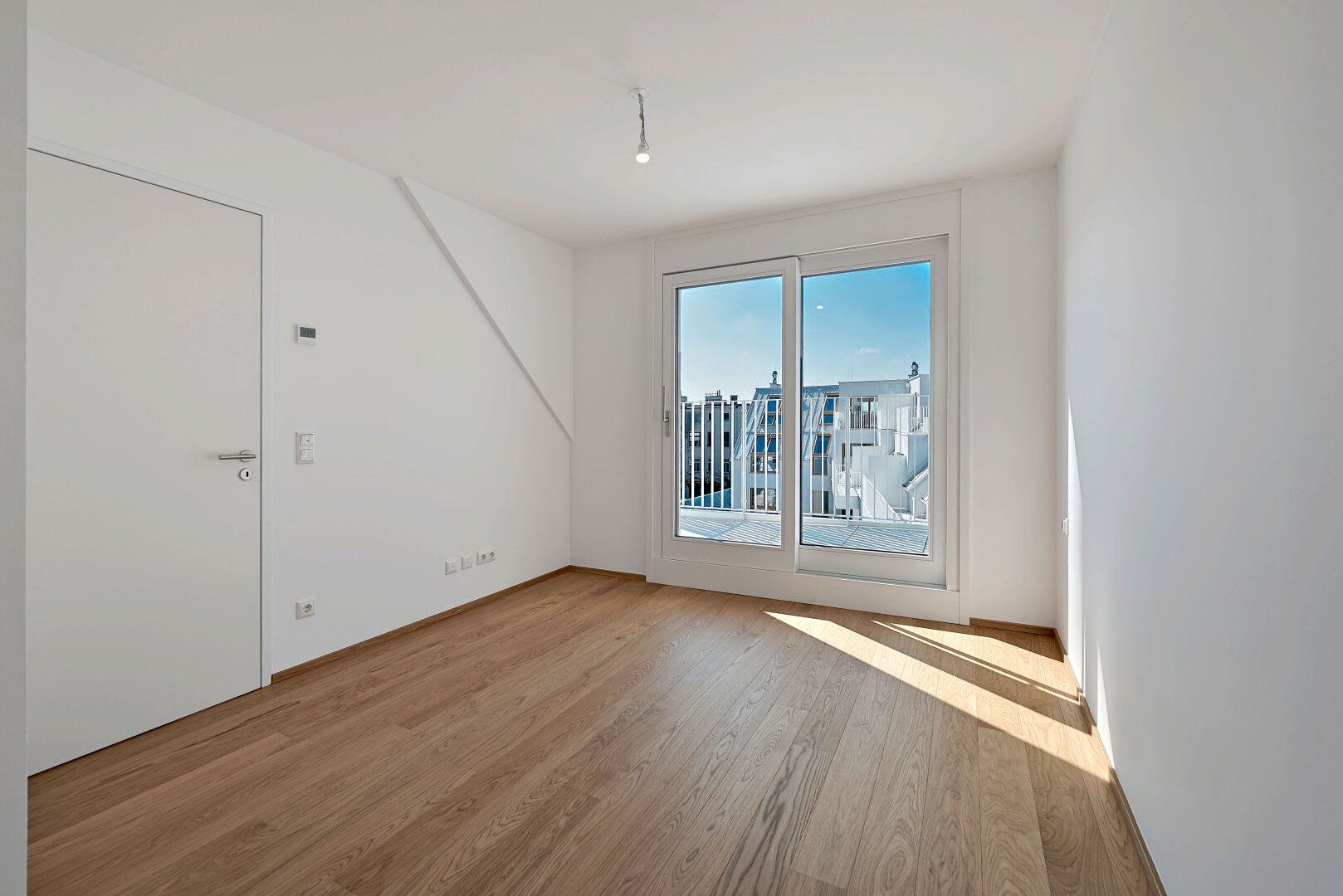 The Temptation: Familienfreundliches Dachgeschoß mit Terrasse und Grünblick nahe dem Kutschkermarkt
