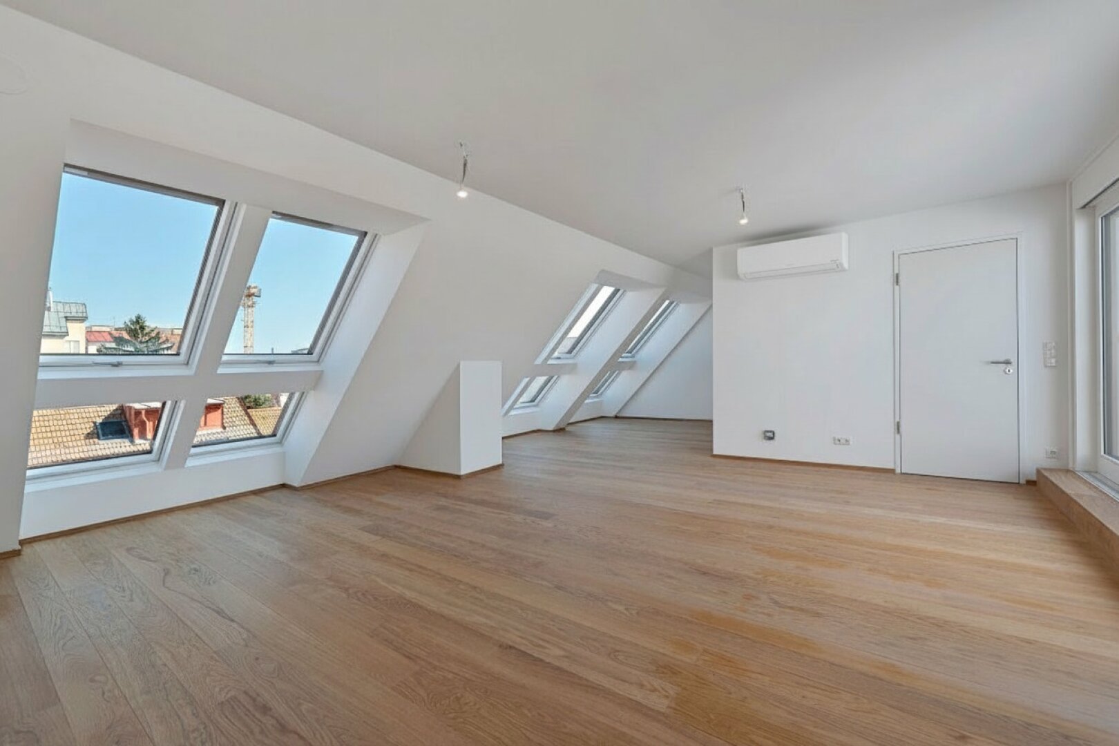 The Temptation: Erstklassige Dachgeschoßwohnung mit tollen Freiflächen Nahe Kutschkermarkt