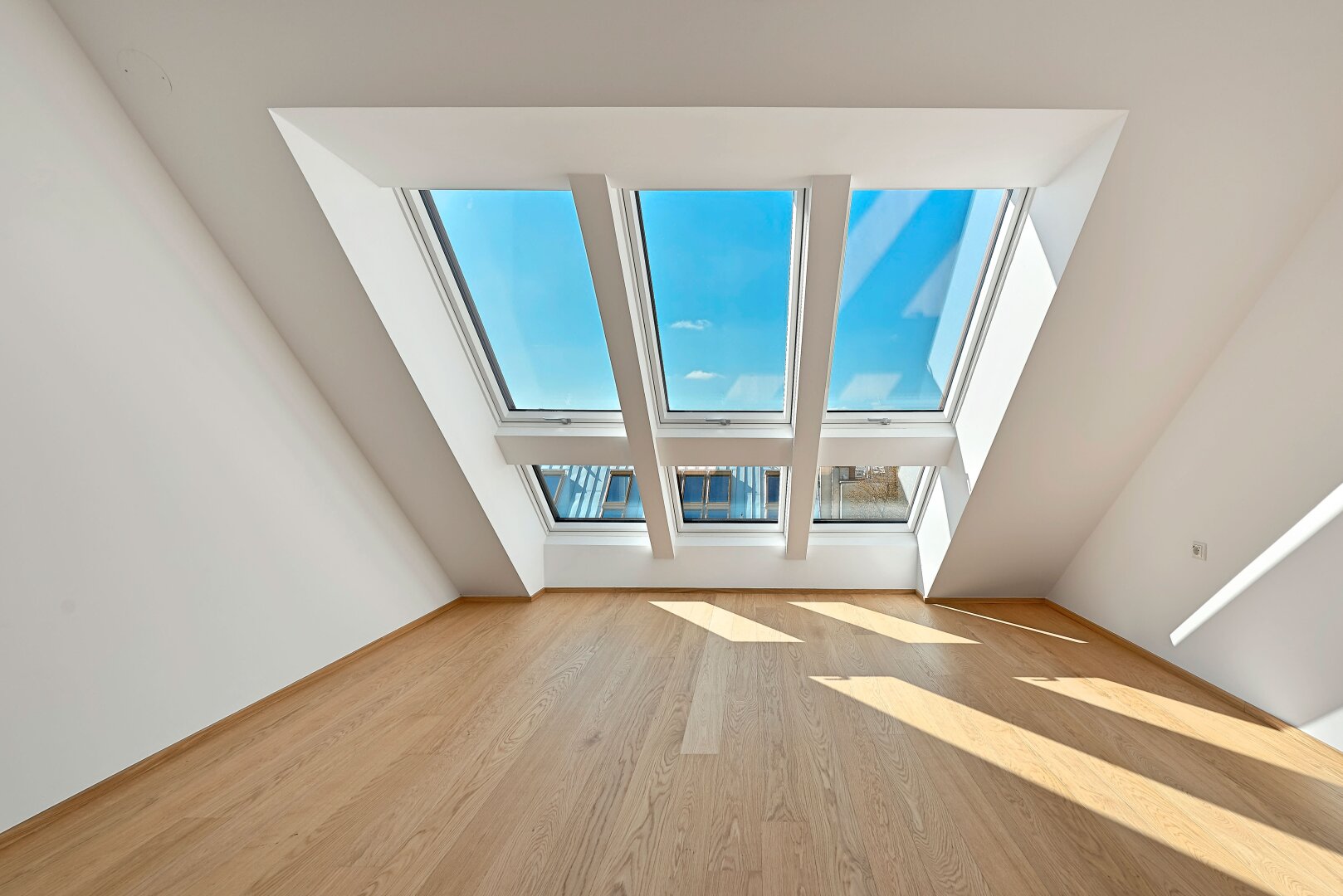 The Temptation: Erstklassige Dachgeschoßwohnung mit tollen Freiflächen Nahe Kutschkermarkt