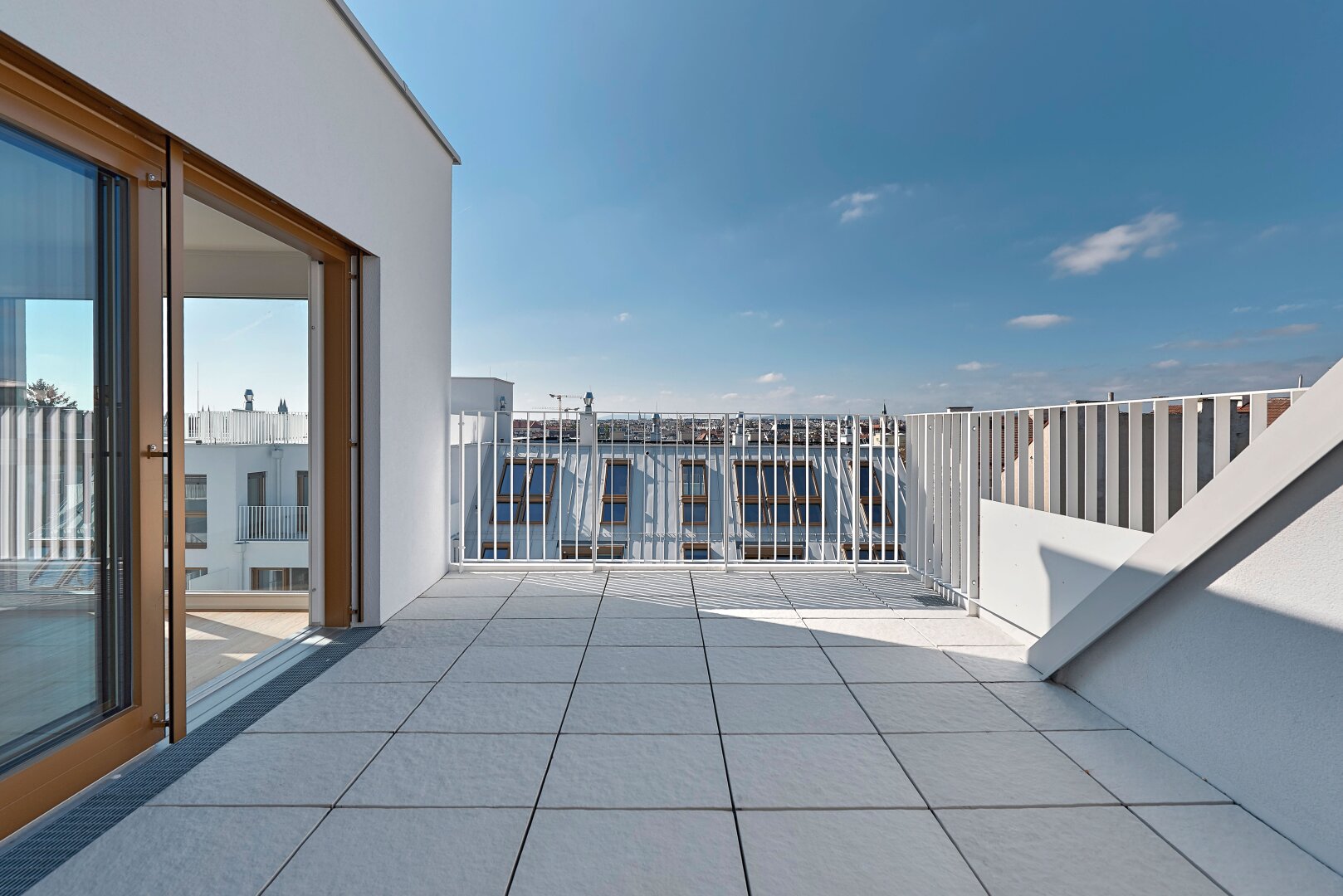 The Temptation: Erstklassige Dachgeschoßwohnung mit tollen Freiflächen Nahe Kutschkermarkt
