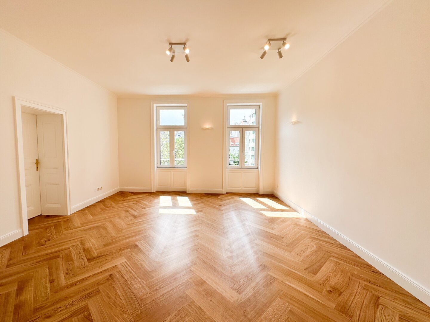 Teilsanierte Altbauperle im Herzen des 4. Bezirks