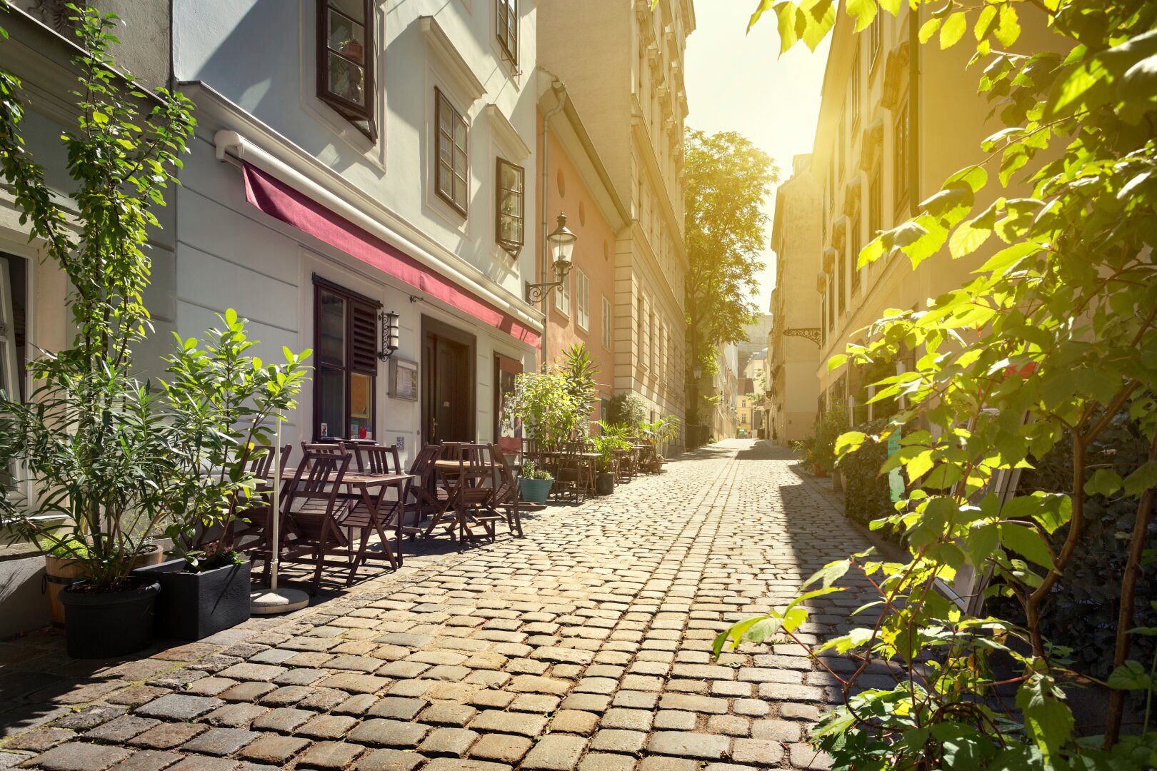 Teilsanierte Altbauperle im Herzen des 4. Bezirks