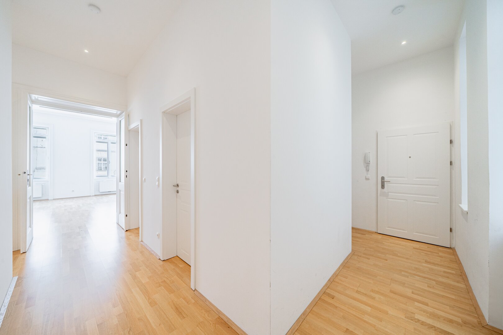 Stilvoll Wohnen im Herzen von Wien - Gepflegte 4 Zimmer Wohnung -  The Mall Wien Mitte und Stadtpark in wenigen Gehminuten erreichbar