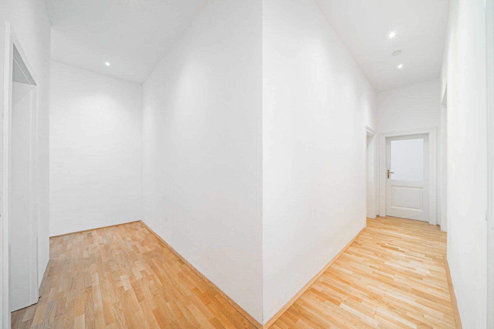 Stilvoll Wohnen im Herzen von Wien - Gepflegte 4 Zimmer Wohnung -  The Mall Wien Mitte und Stadtpark in wenigen Gehminuten erreichbar