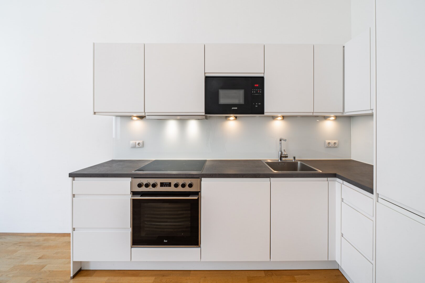 Stilvoll Wohnen im Herzen von Wien - Gepflegte 4 Zimmer Wohnung -  The Mall Wien Mitte und Stadtpark in wenigen Gehminuten erreichbar