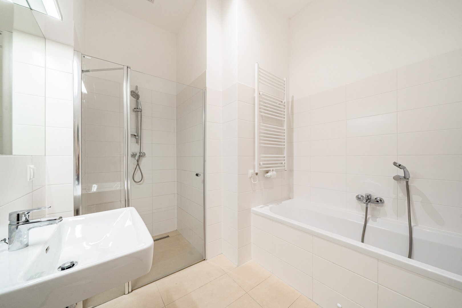 Stilvoll Wohnen im Herzen von Wien - Gepflegte 4 Zimmer Wohnung -  The Mall Wien Mitte und Stadtpark in wenigen Gehminuten erreichbar