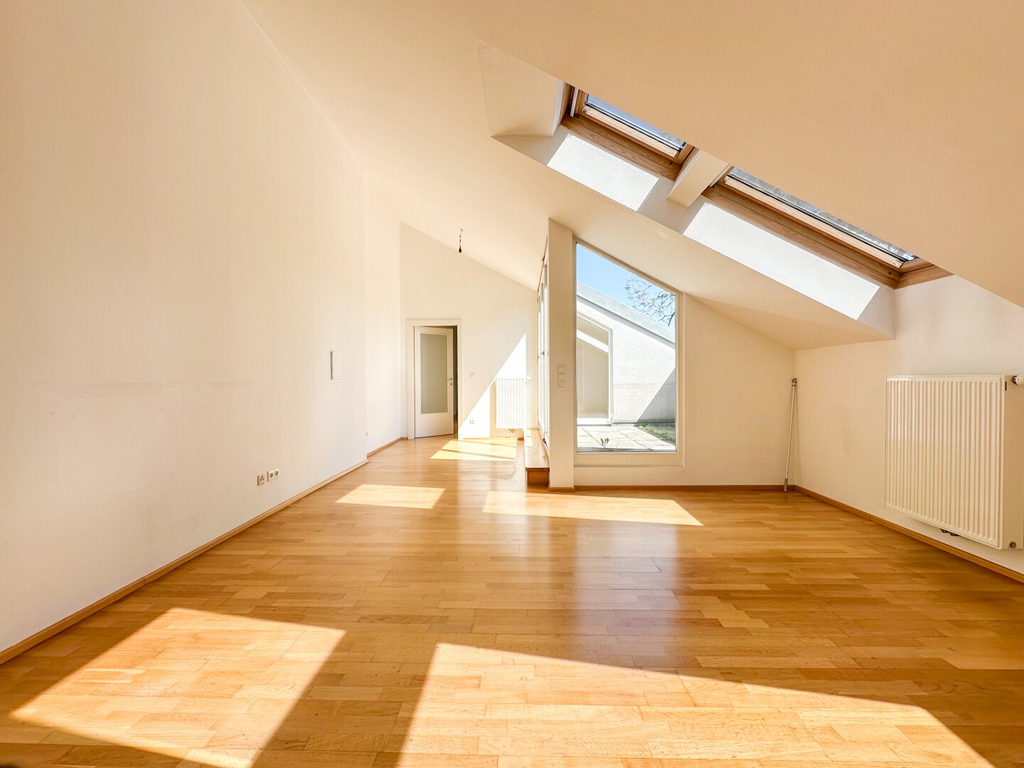 Sonnige Dachterrasse, Hohe Räume, Smarte Raumaufteilung – Elegante Dachgeschosswohnung im 3. Bezirk