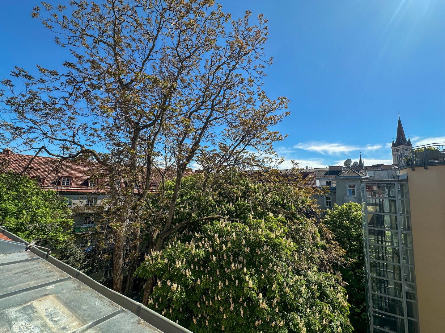 Sonnige Dachterrasse, Hohe Räume, Smarte Raumaufteilung – Elegante Dachgeschosswohnung im 3. Bezirk