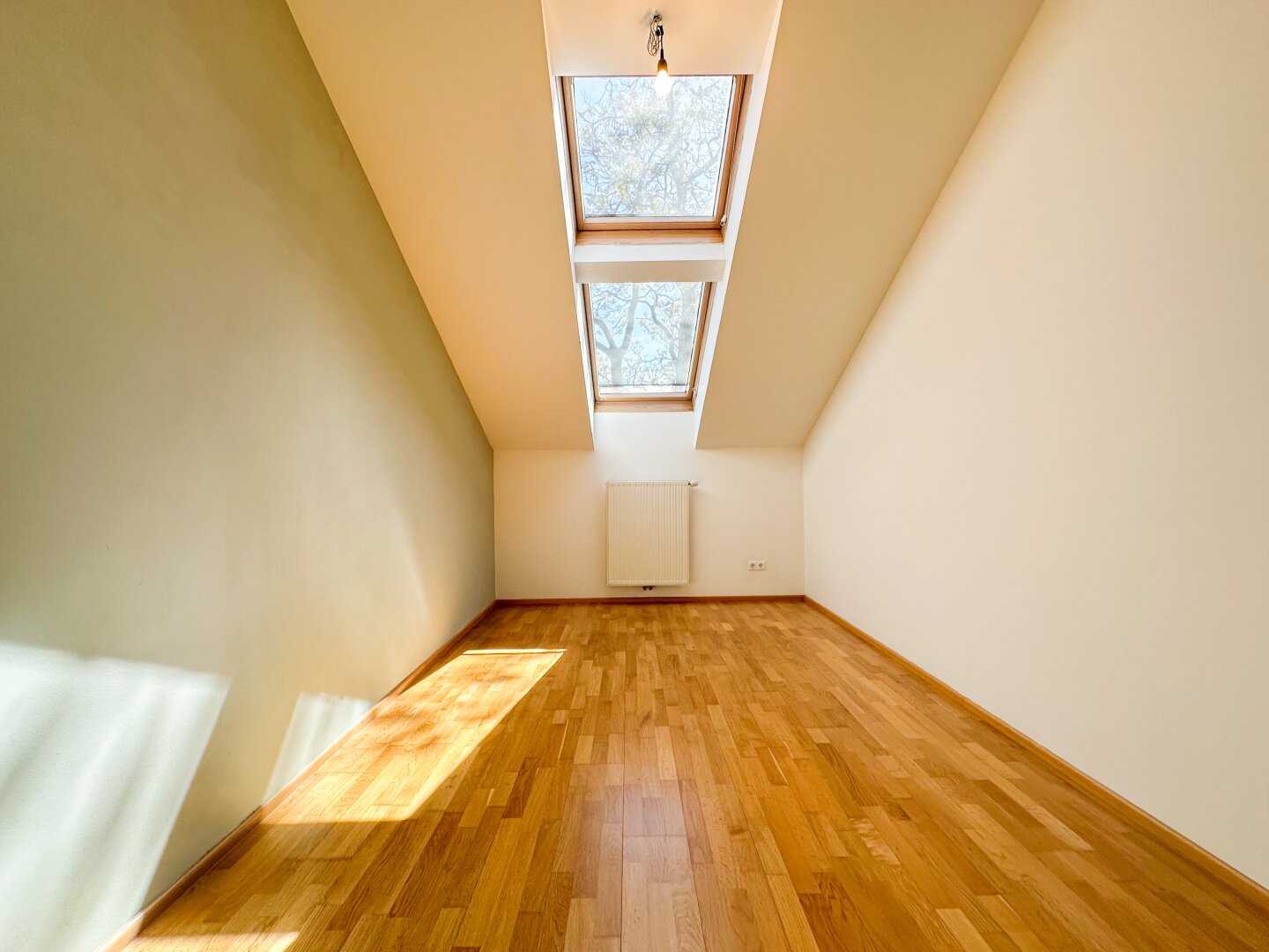Sonnige Dachterrasse, Hohe Räume, Smarte Raumaufteilung – Elegante Dachgeschosswohnung im 3. Bezirk