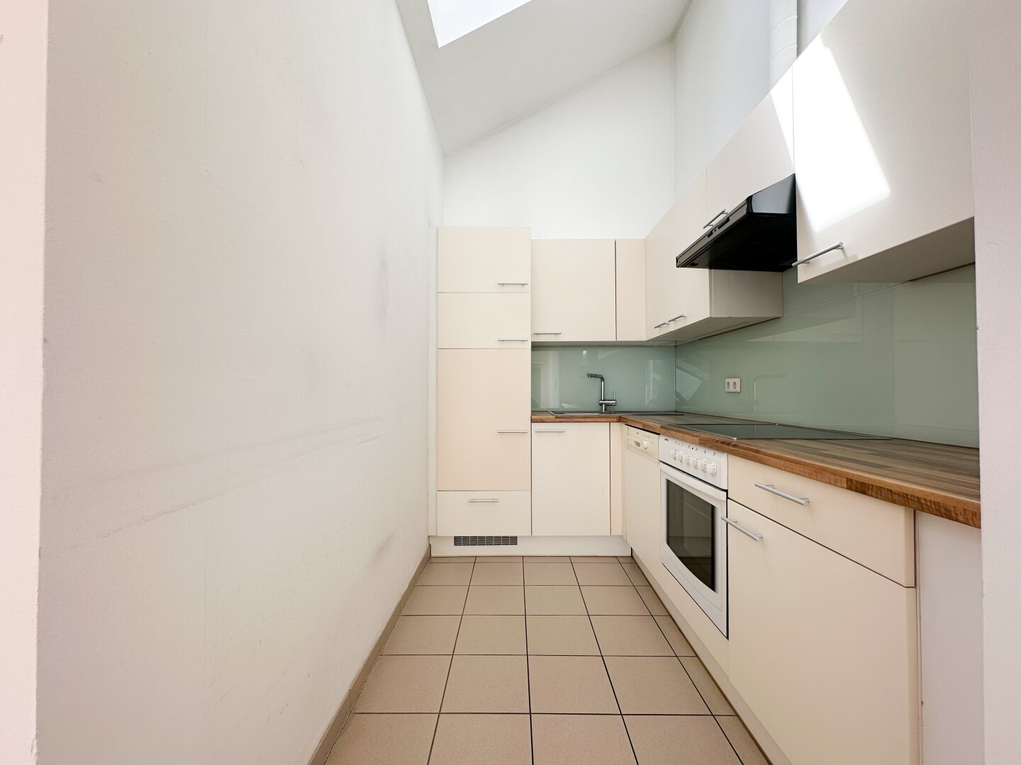 Sonnige Dachterrasse, Hohe Räume, Smarte Raumaufteilung – Elegante Dachgeschosswohnung im 3. Bezirk