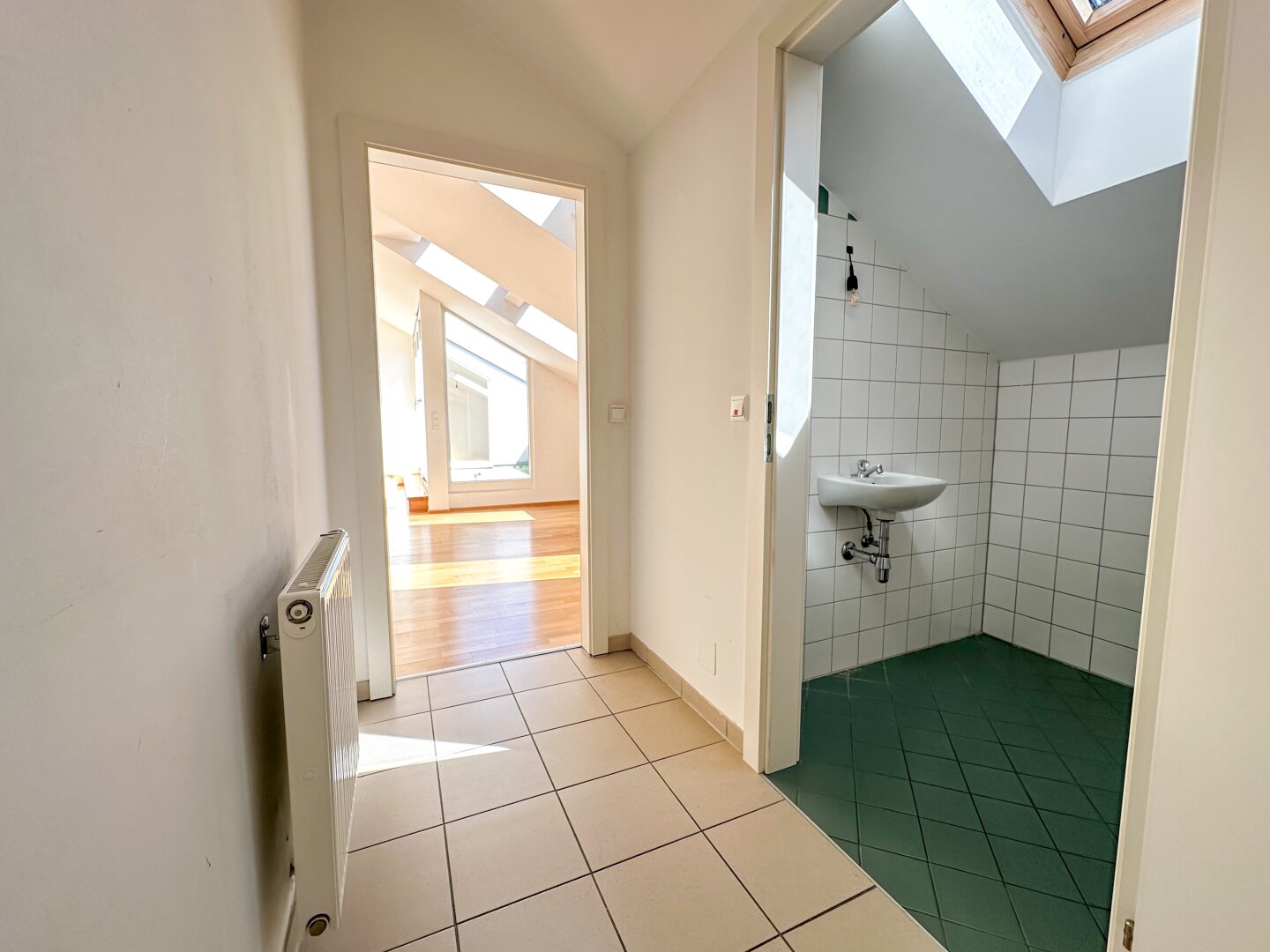 Sonnige Dachterrasse, Hohe Räume, Smarte Raumaufteilung – Elegante Dachgeschosswohnung im 3. Bezirk