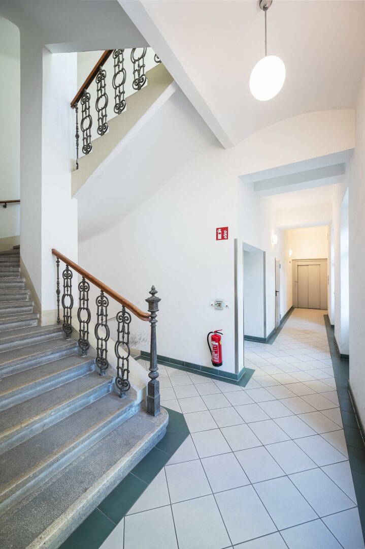 Sonnige Dachterrasse, Hohe Räume, Smarte Raumaufteilung – Elegante Dachgeschosswohnung im 3. Bezirk