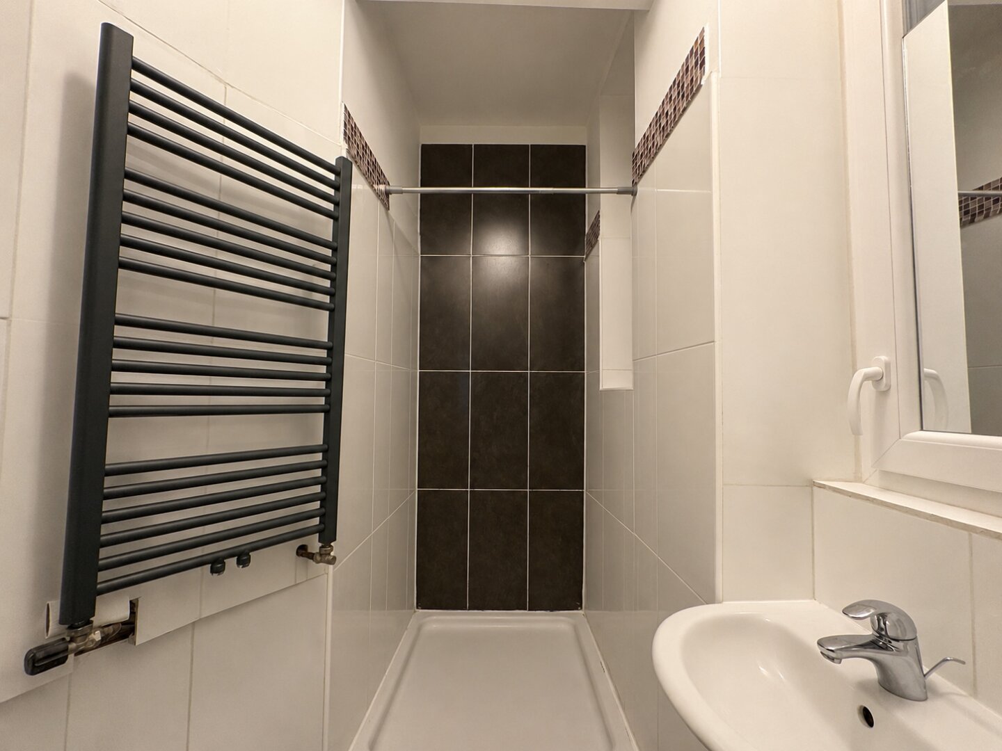 3-Zimmer-Altbauwohnung in Top-Lage des 6. Bezirks - Perfekte Aufteilung für Paare oder WGs
