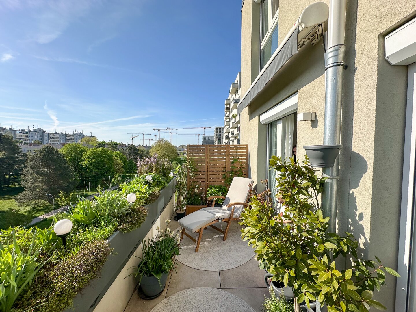 Exklusive 3-Zimmer-Maisonette im Dachgeschoss | Balkon | U-Bahn-Nähe | Weitblick