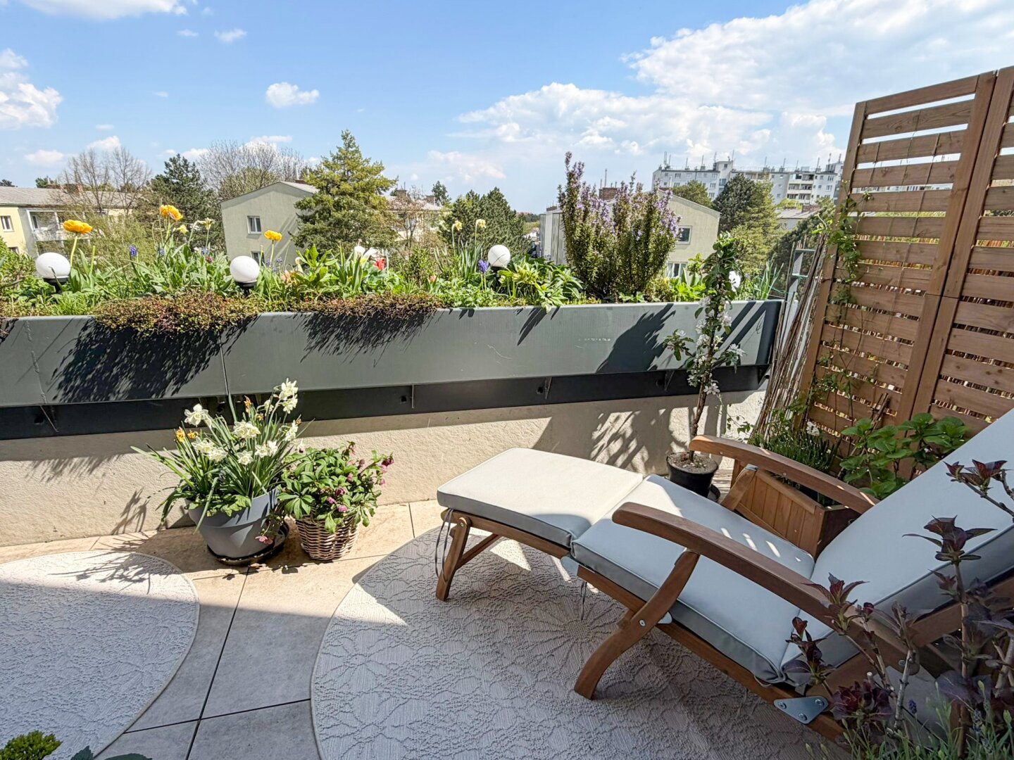 Exklusive 3-Zimmer-Maisonette im Dachgeschoss | Balkon | U-Bahn-Nähe | Weitblick