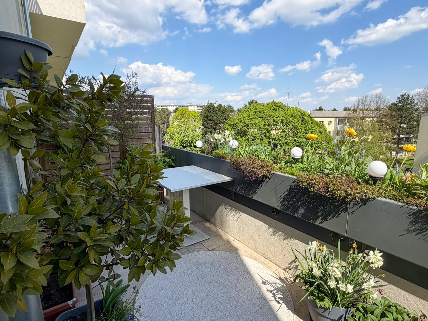 Exklusive 3-Zimmer-Maisonette im Dachgeschoss | Balkon | U-Bahn-Nähe | Weitblick