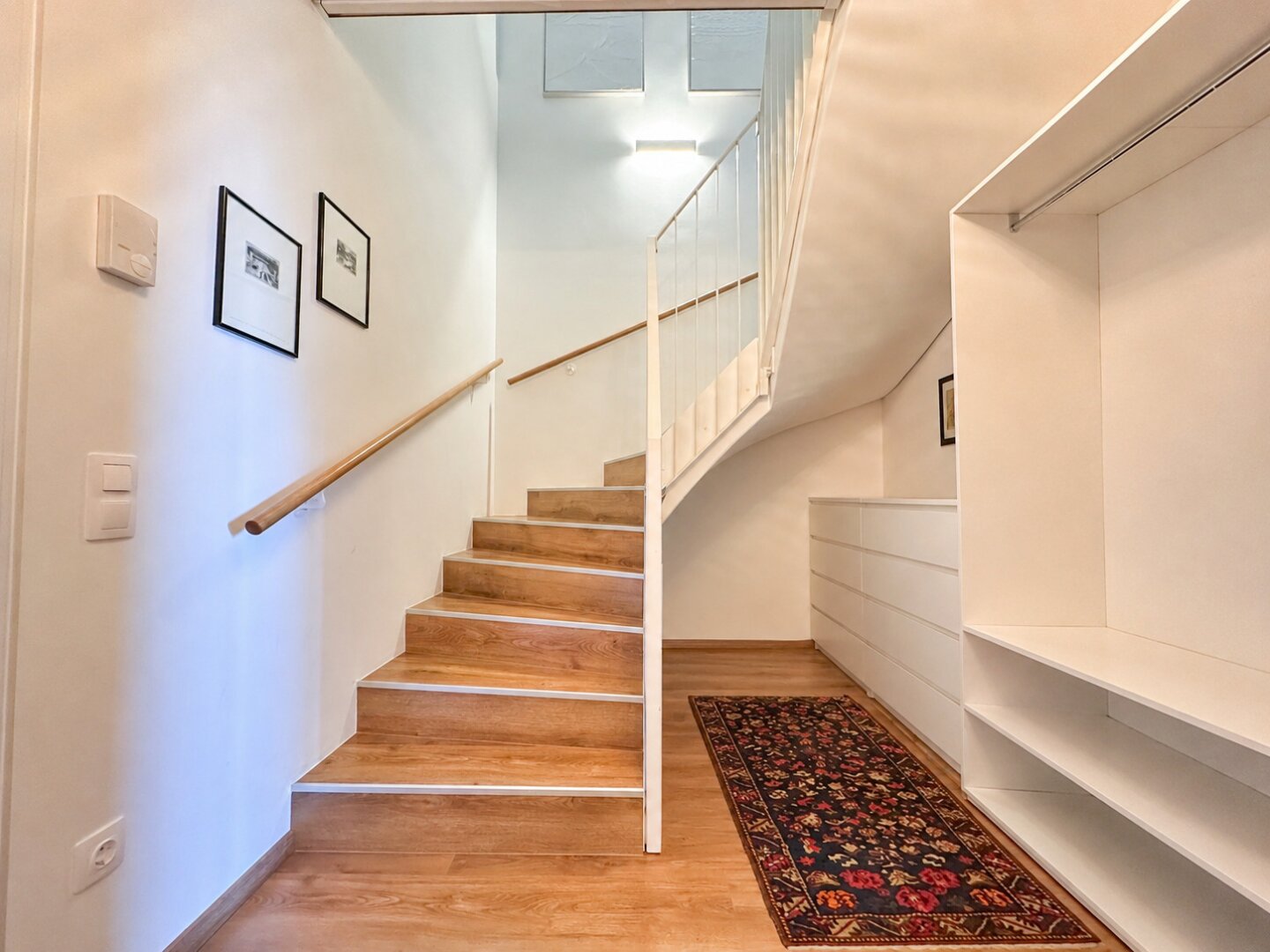 Exklusive 3-Zimmer-Maisonette im Dachgeschoss | Balkon | U-Bahn-Nähe | Weitblick