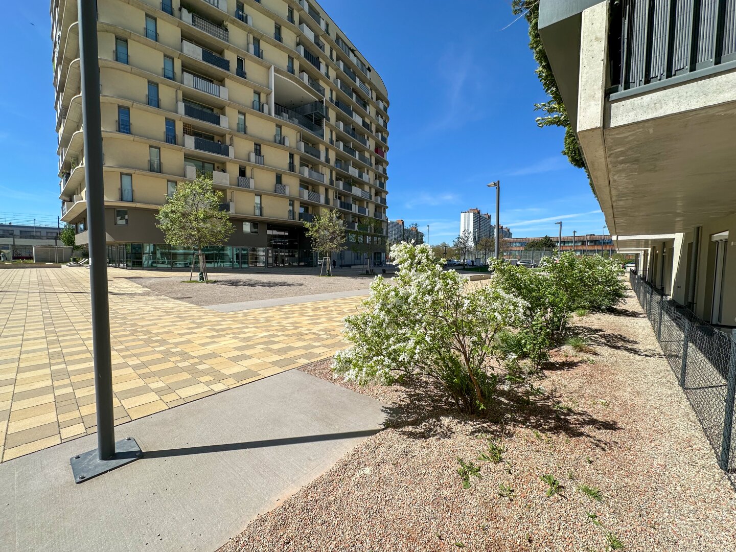 Exklusive 3-Zimmer-Maisonette im Dachgeschoss | Balkon | U-Bahn-Nähe | Weitblick