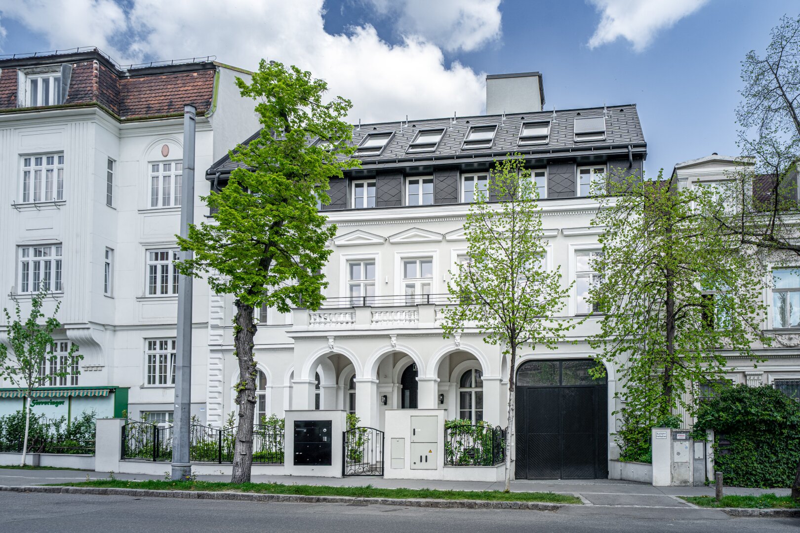 Luxus, Privatsphäre und modernste Eleganz vereint - Architektonisches Juwel in exklusiver Grünruhelage des 19. Bezirks