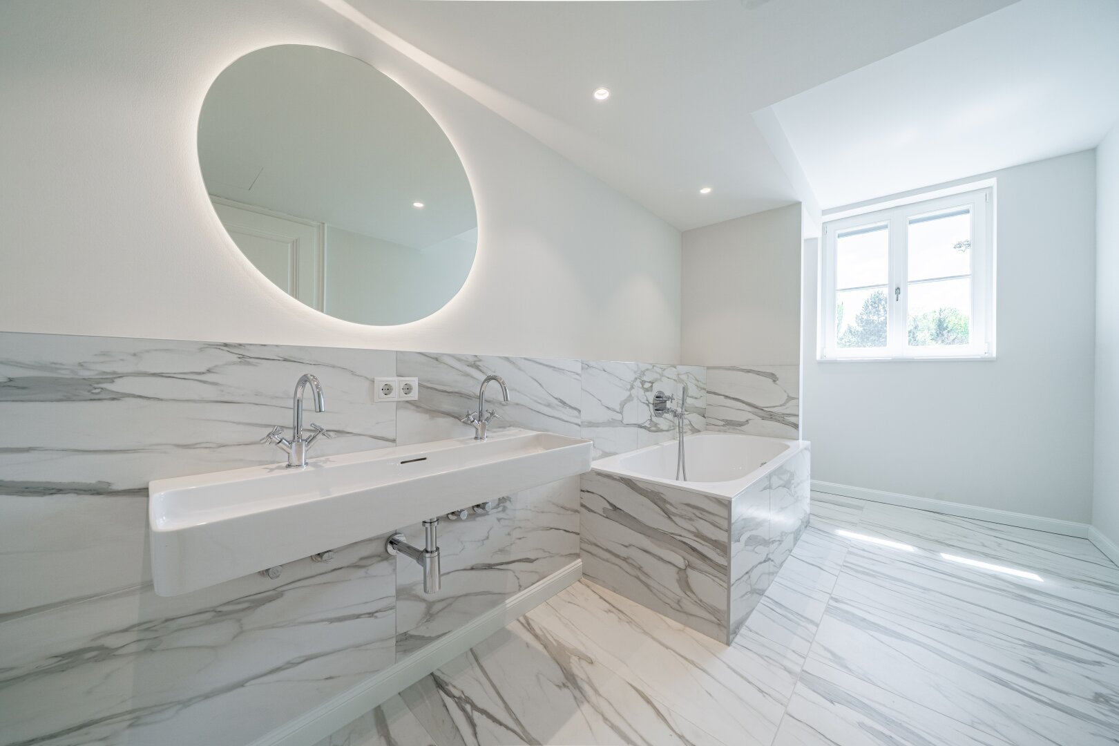 Luxus, Privatsphäre und modernste Eleganz vereint - Architektonisches Juwel in exklusiver Grünruhelage des 19. Bezirks