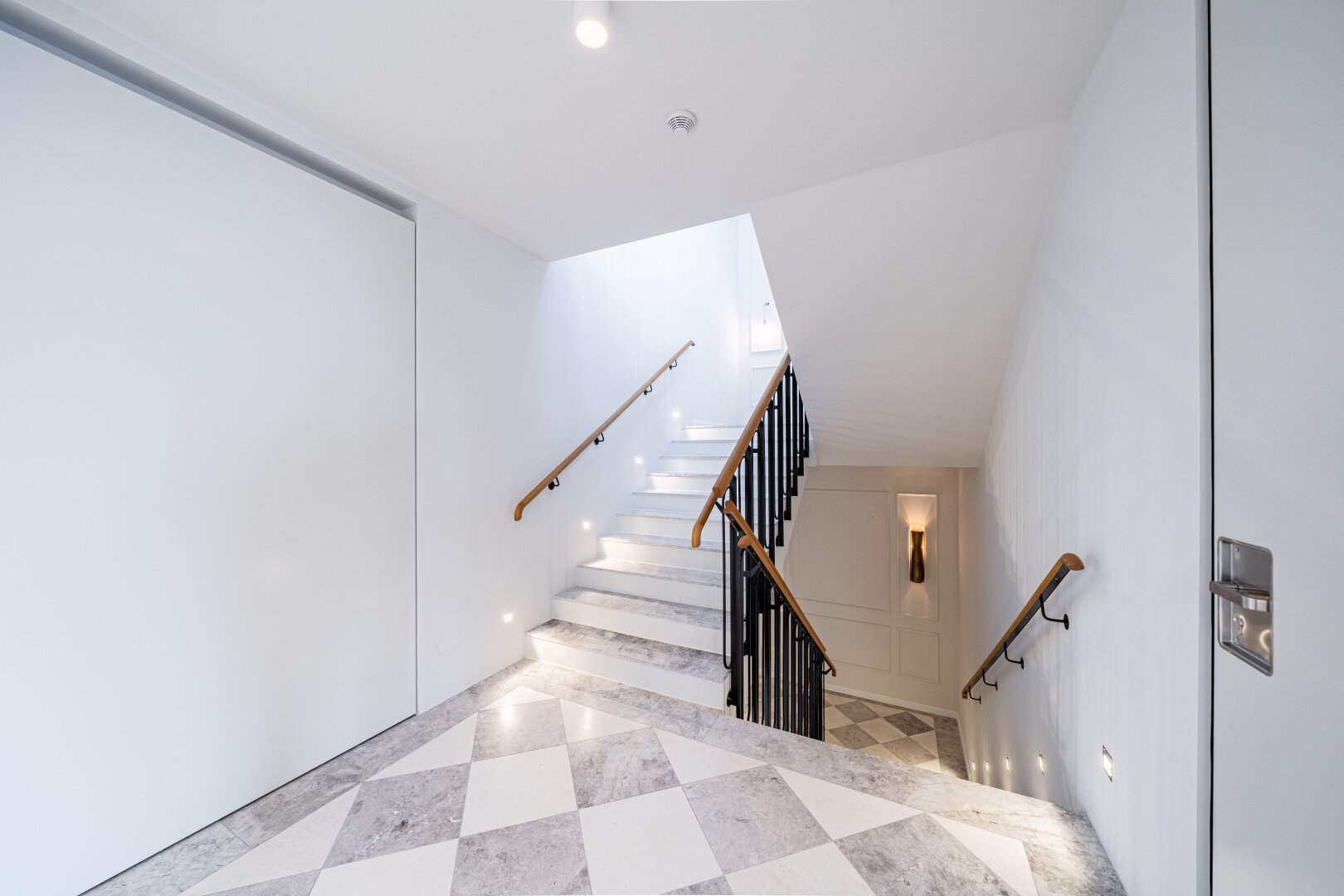 Luxus, Privatsphäre und modernste Eleganz vereint - Architektonisches Juwel in exklusiver Grünruhelage des 19. Bezirks