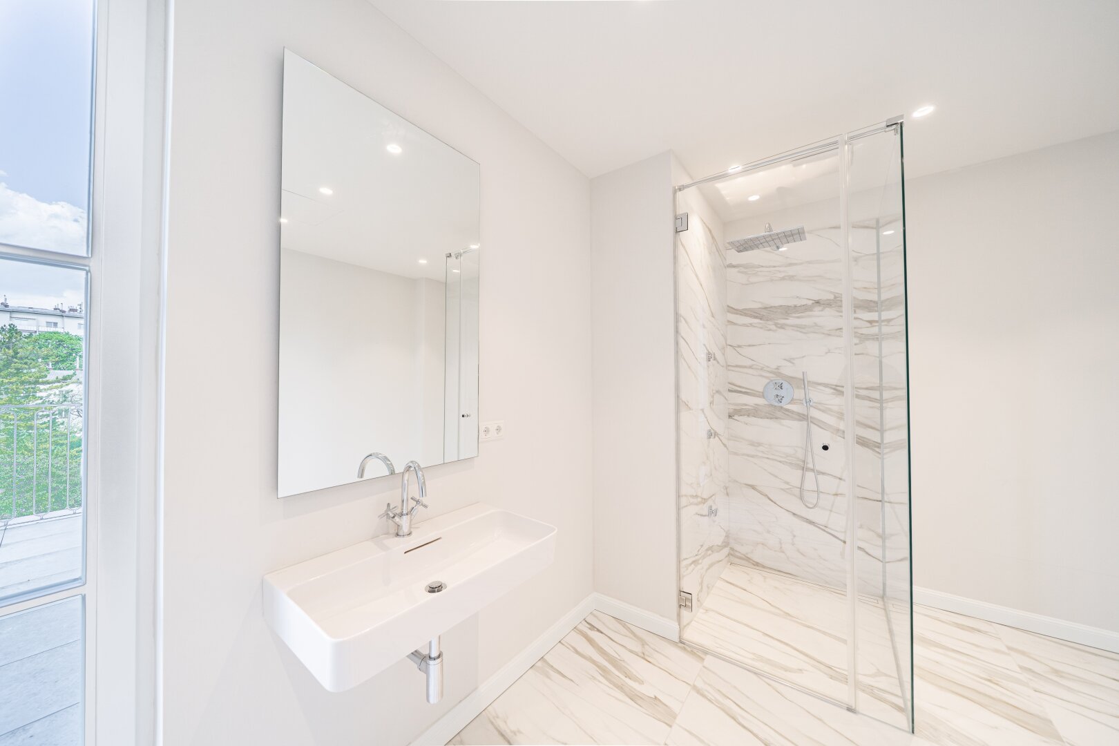 Luxus, Privatsphäre und modernste Eleganz vereint - Architektonisches Juwel in exklusiver Grünruhelage des 19. Bezirks