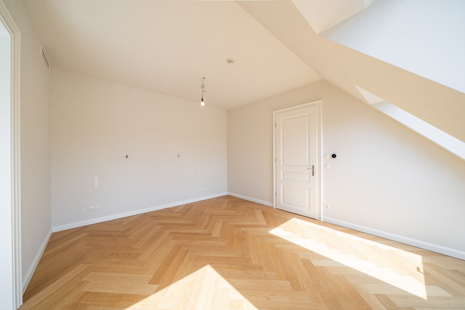 Luxus, Privatsphäre und modernste Eleganz vereint - Architektonisches Juwel in exklusiver Grünruhelage des 19. Bezirks