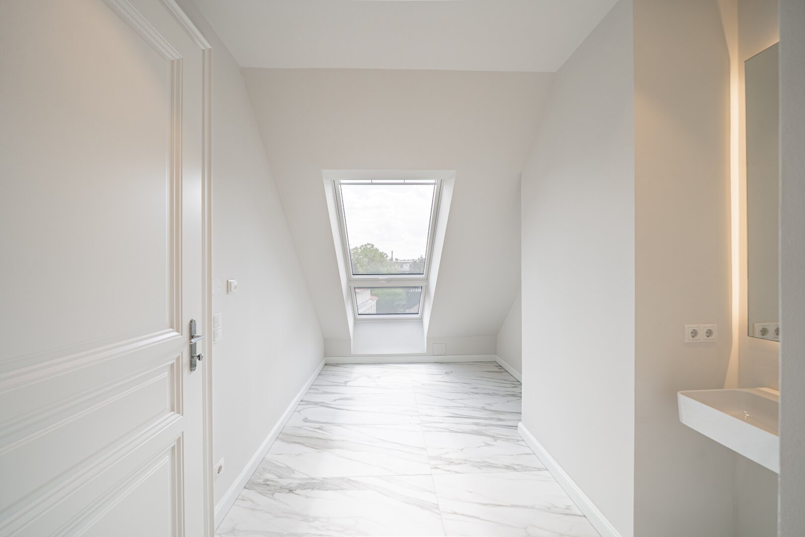 Luxus, Privatsphäre und modernste Eleganz vereint - Architektonisches Juwel in exklusiver Grünruhelage des 19. Bezirks