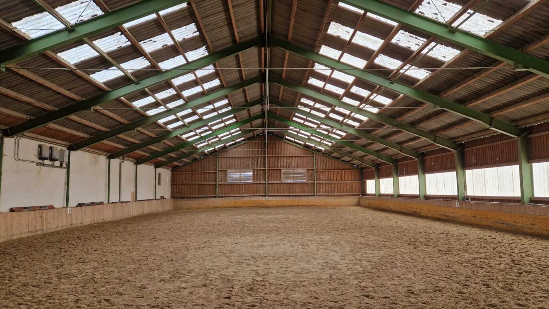 Bauernhof, Reitanlage  Wohnungen und Koppeln,  5,5 ha Gesamtfläche