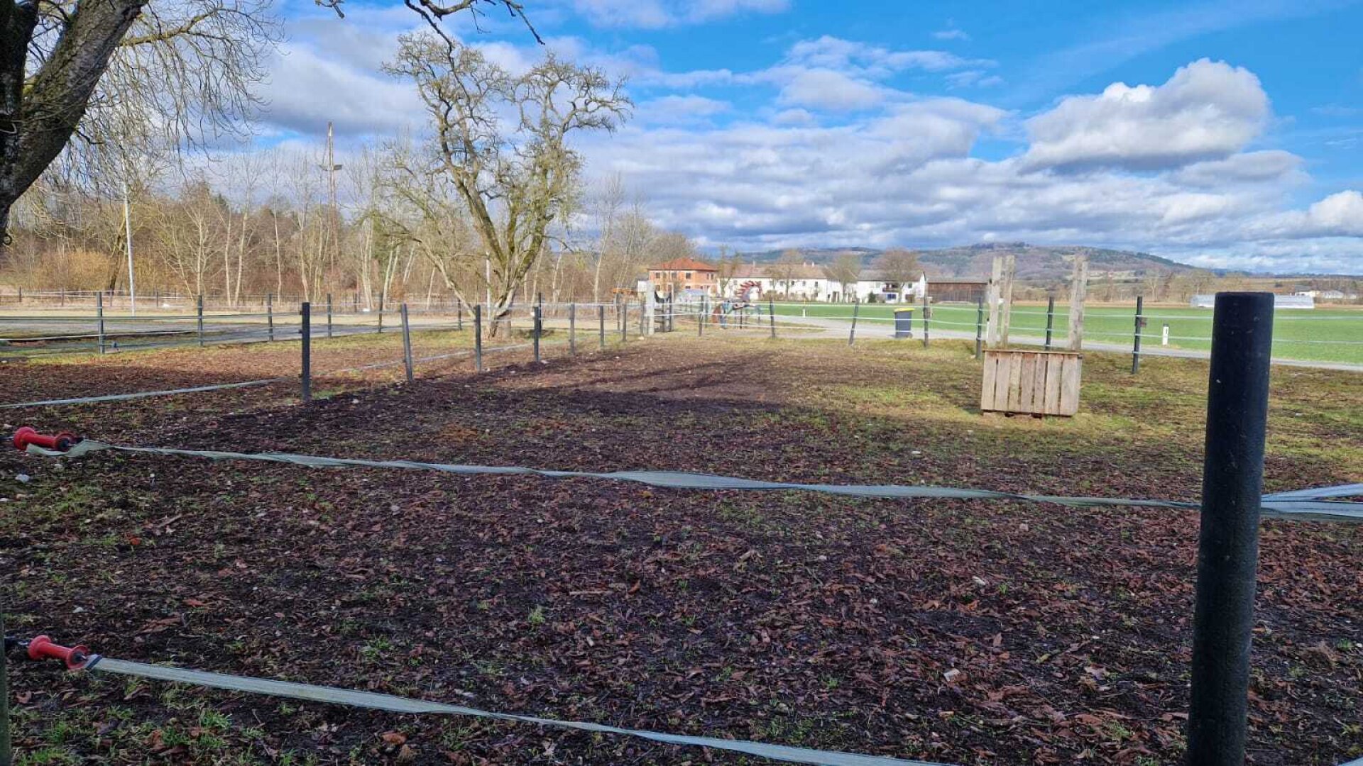 Bauernhof, Reitanlage  Wohnungen und Koppeln,  5,5 ha Gesamtfläche
