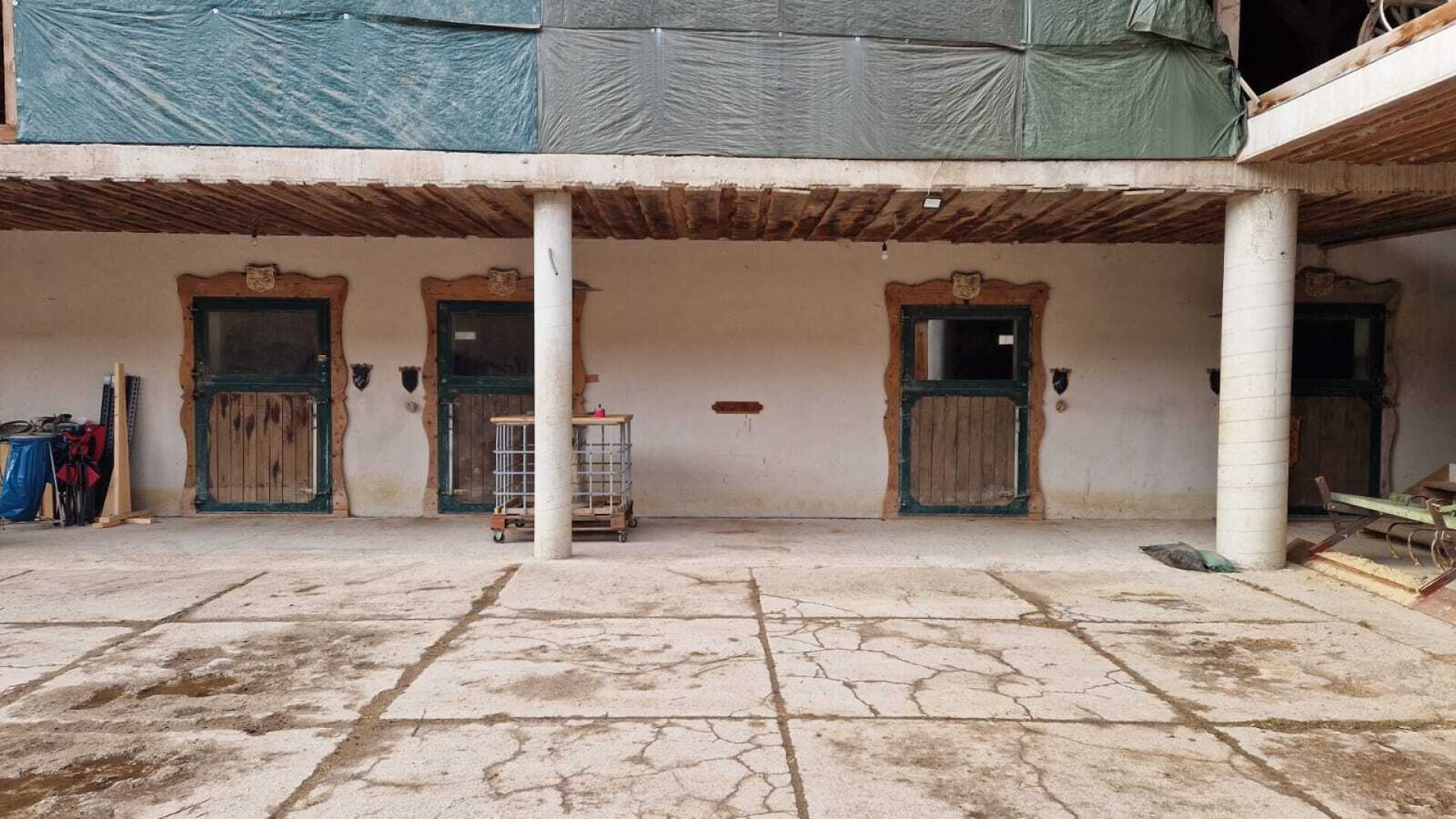Bauernhof, Reitanlage  Wohnungen und Koppeln,  5,5 ha Gesamtfläche