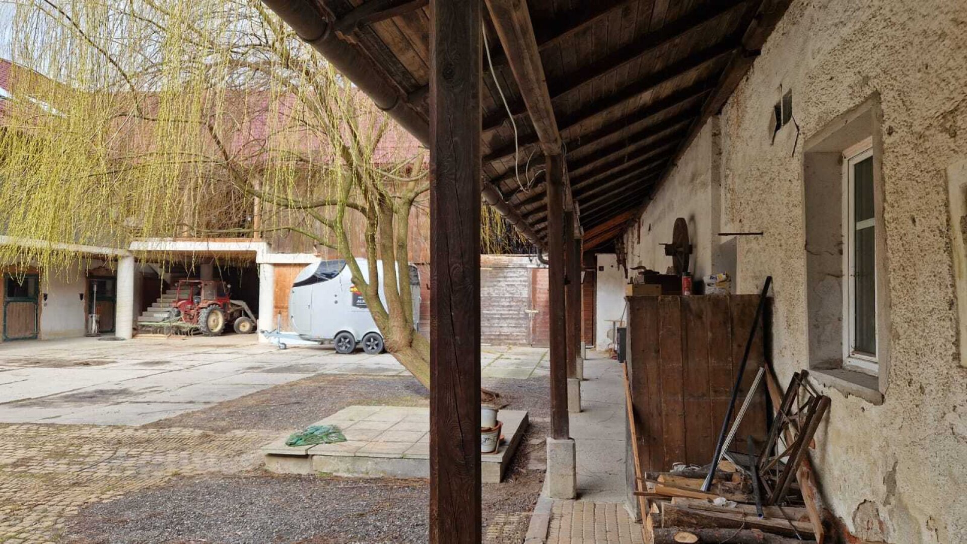 Bauernhof, Reitanlage  Wohnungen und Koppeln,  5,5 ha Gesamtfläche