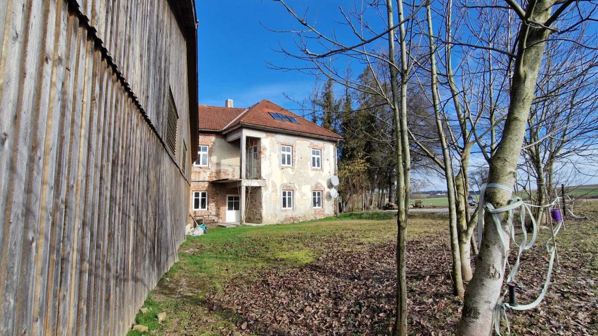 Bauernhof, Reitanlage  Wohnungen und Koppeln,  5,5 ha Gesamtfläche