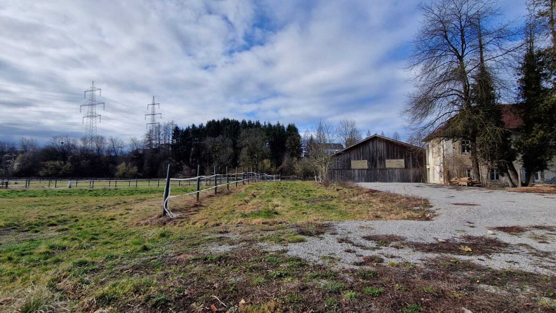 Bauernhof, Reitanlage  Wohnungen und Koppeln,  5,5 ha Gesamtfläche