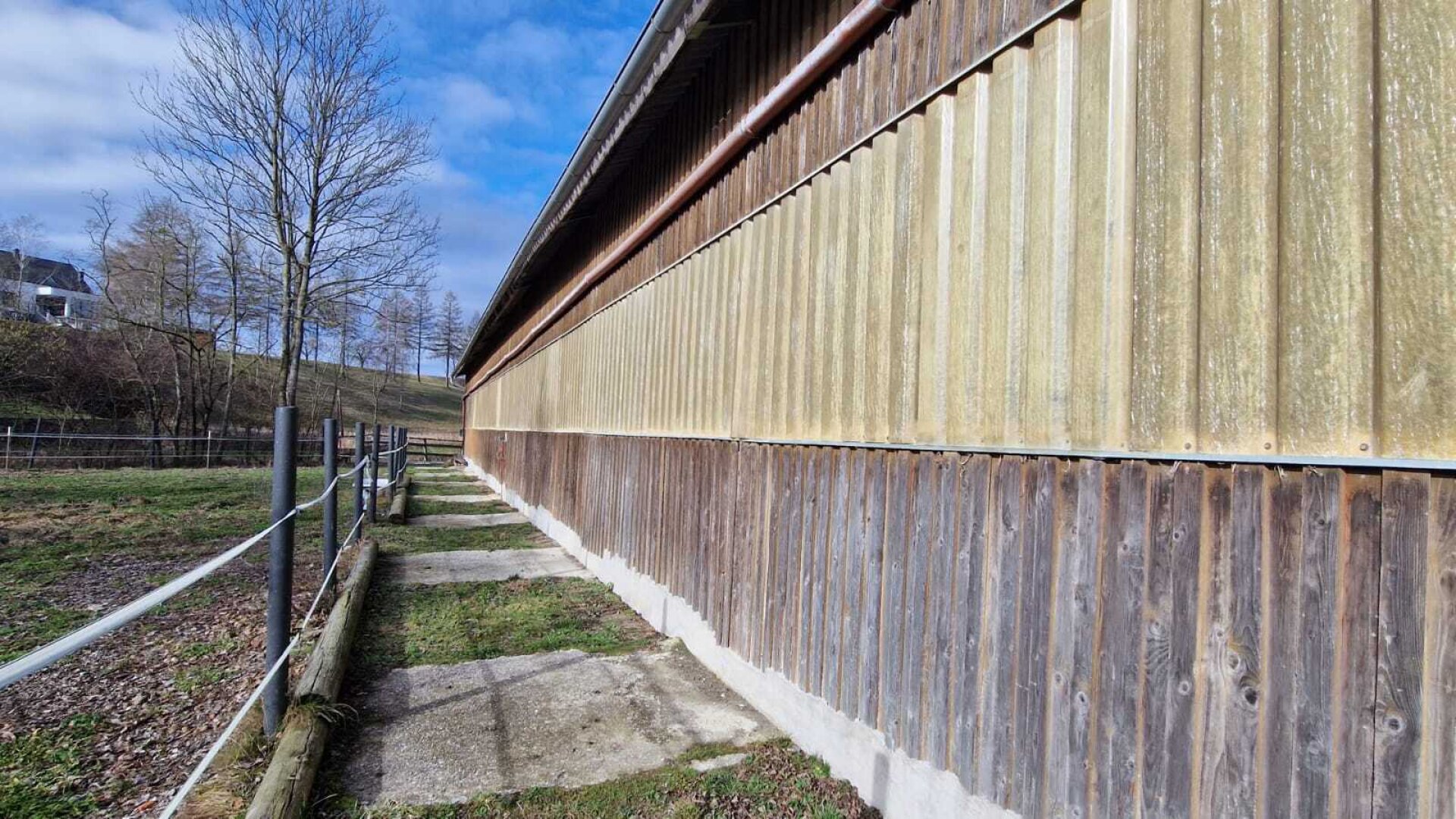 Bauernhof, Reitanlage  Wohnungen und Koppeln,  5,5 ha Gesamtfläche