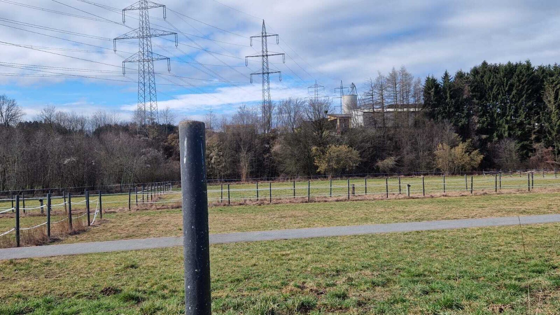 Bauernhof, Reitanlage  Wohnungen und Koppeln,  5,5 ha Gesamtfläche