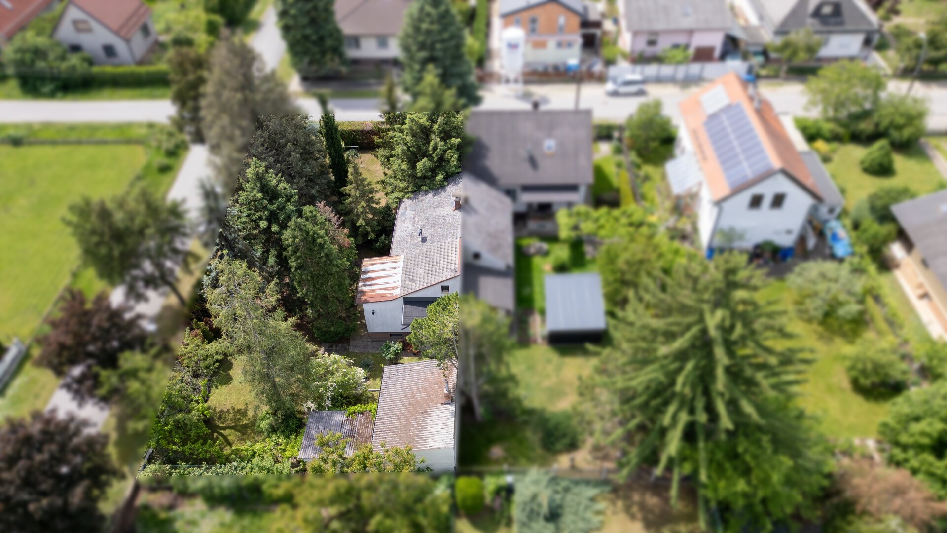 Großes 800m2 Eckgrundstück mit kleinem Häuschen !