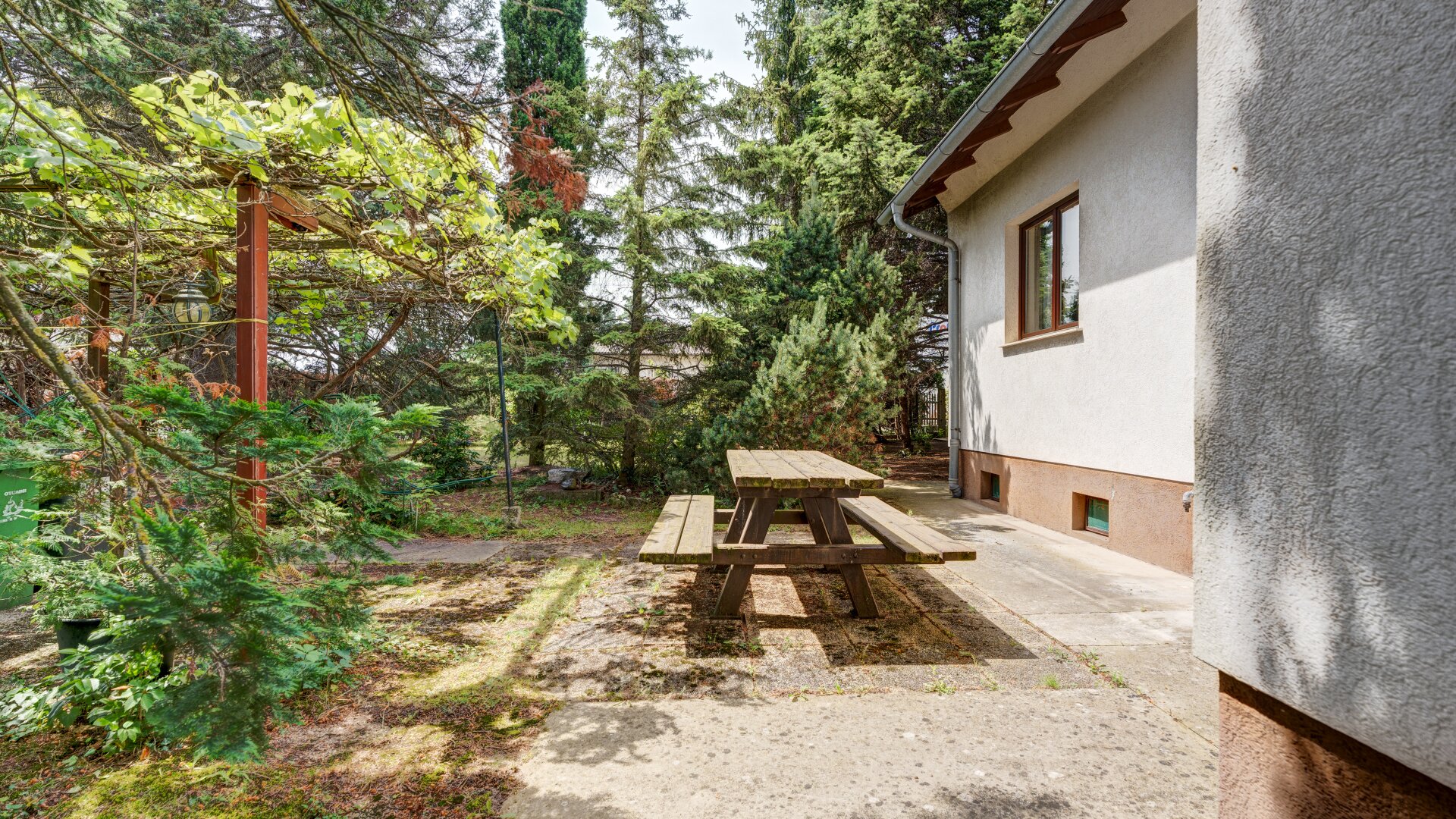 Großes 800m2 Eckgrundstück mit kleinem Häuschen !