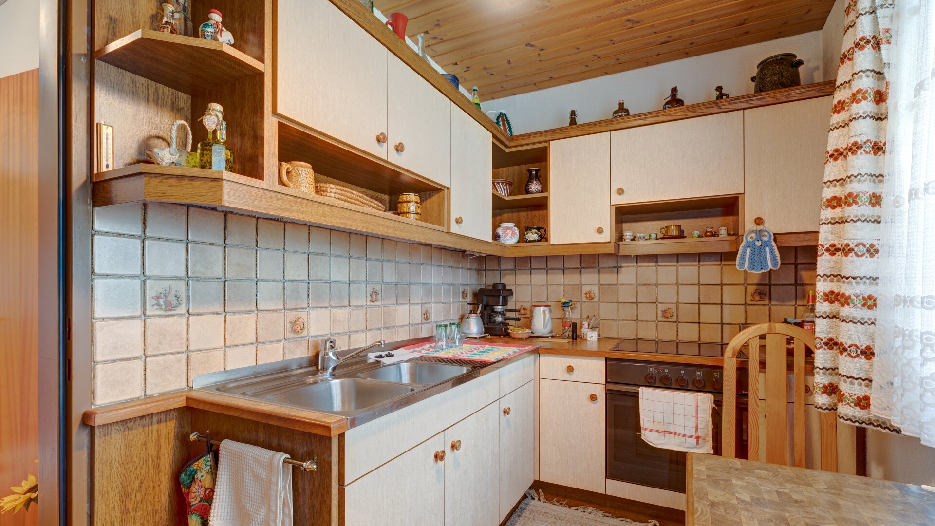 Großes 800m2 Eckgrundstück mit kleinem Häuschen !