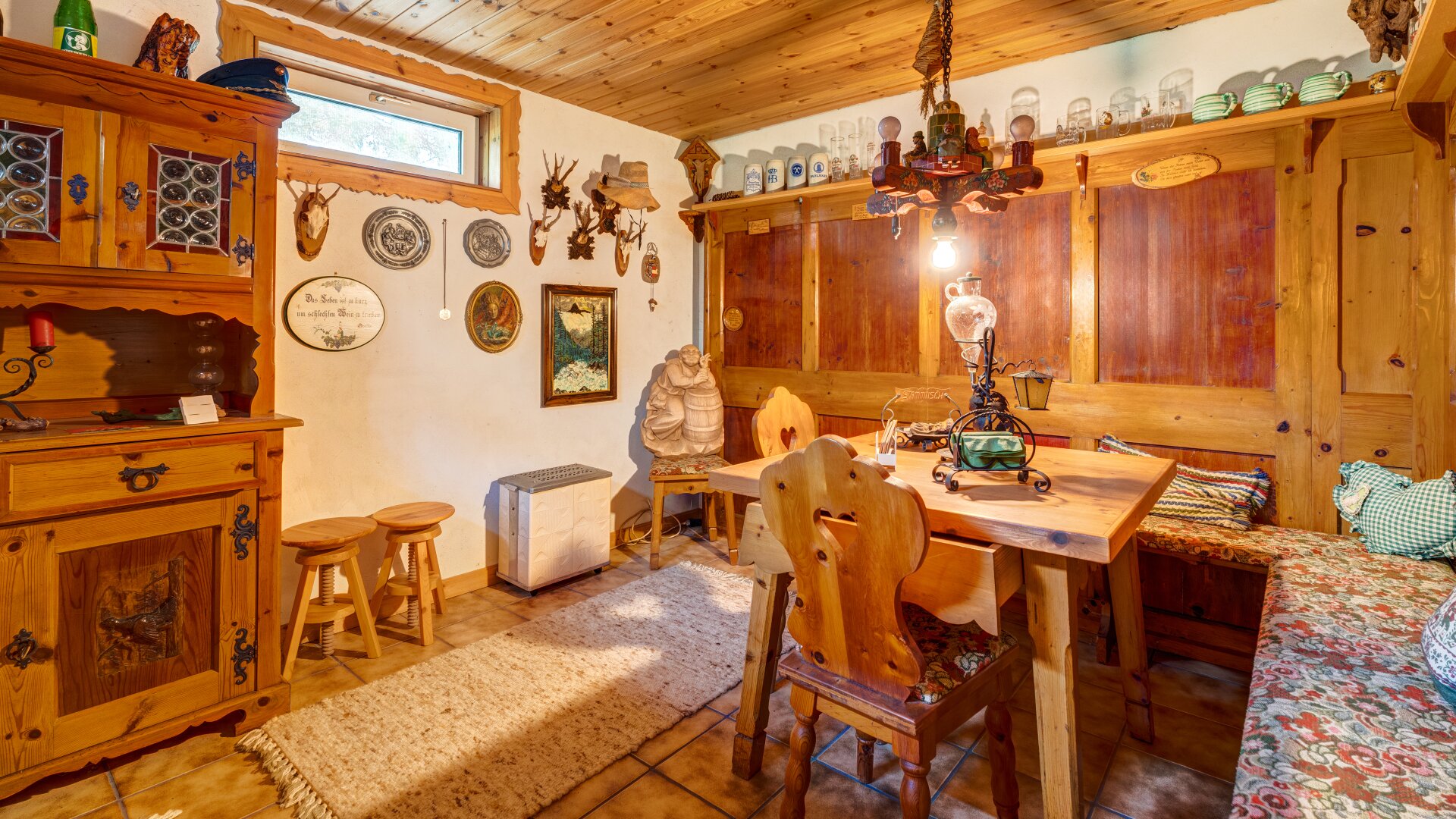 Großes 800m2 Eckgrundstück mit kleinem Häuschen !