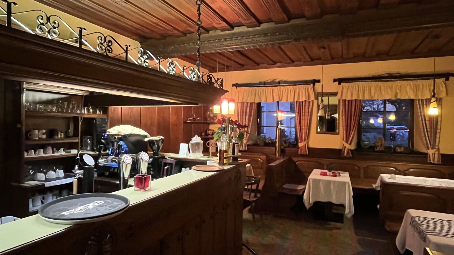 WIE DAMALS! Uriger Charm in altösterreichischem Gasthof in wunderschöner Zentrumslage! Anlageobjekt, Vermietet!