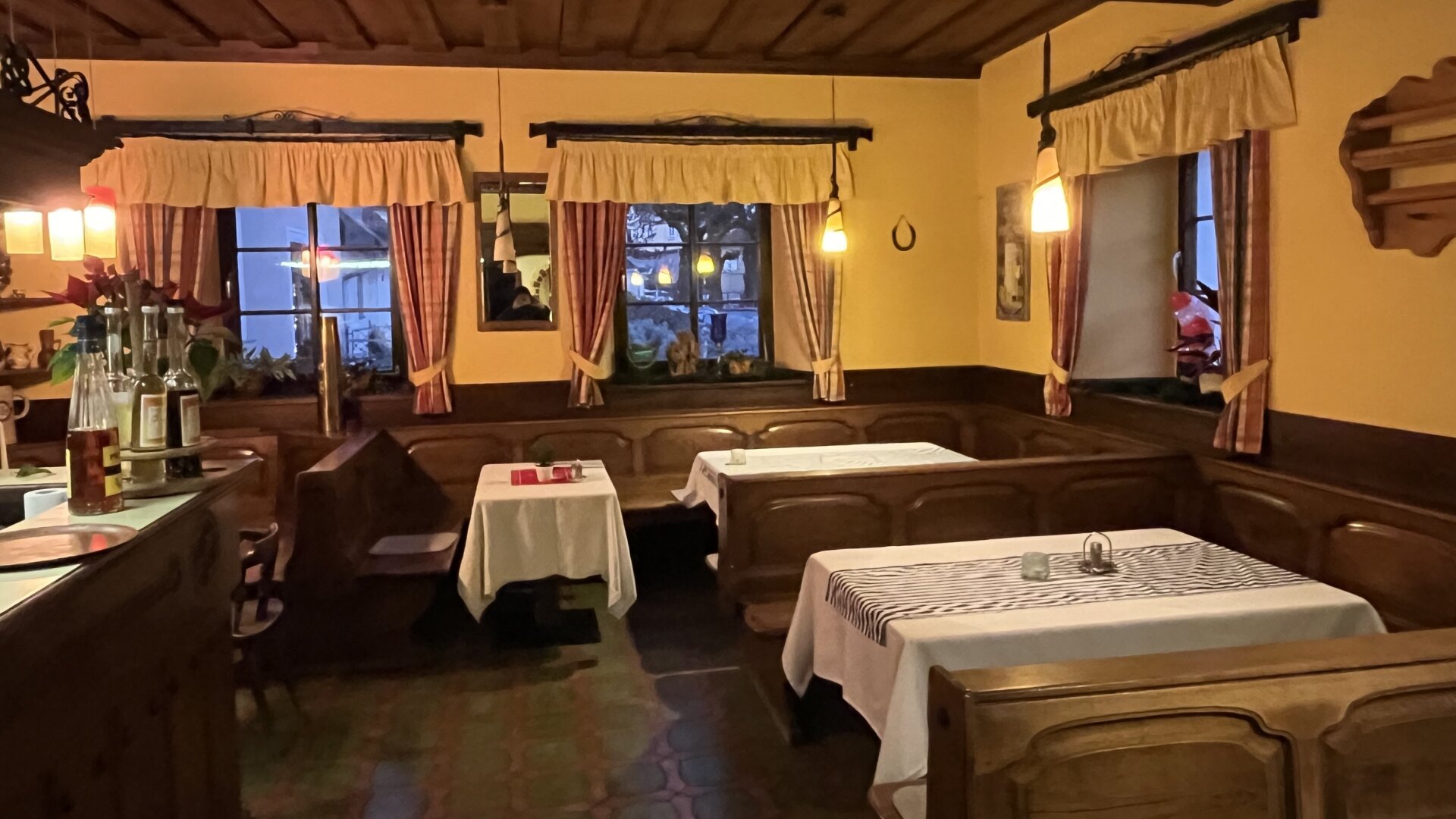 WIE DAMALS! Uriger Charm in altösterreichischem Gasthof in wunderschöner Zentrumslage! Anlageobjekt, Vermietet!