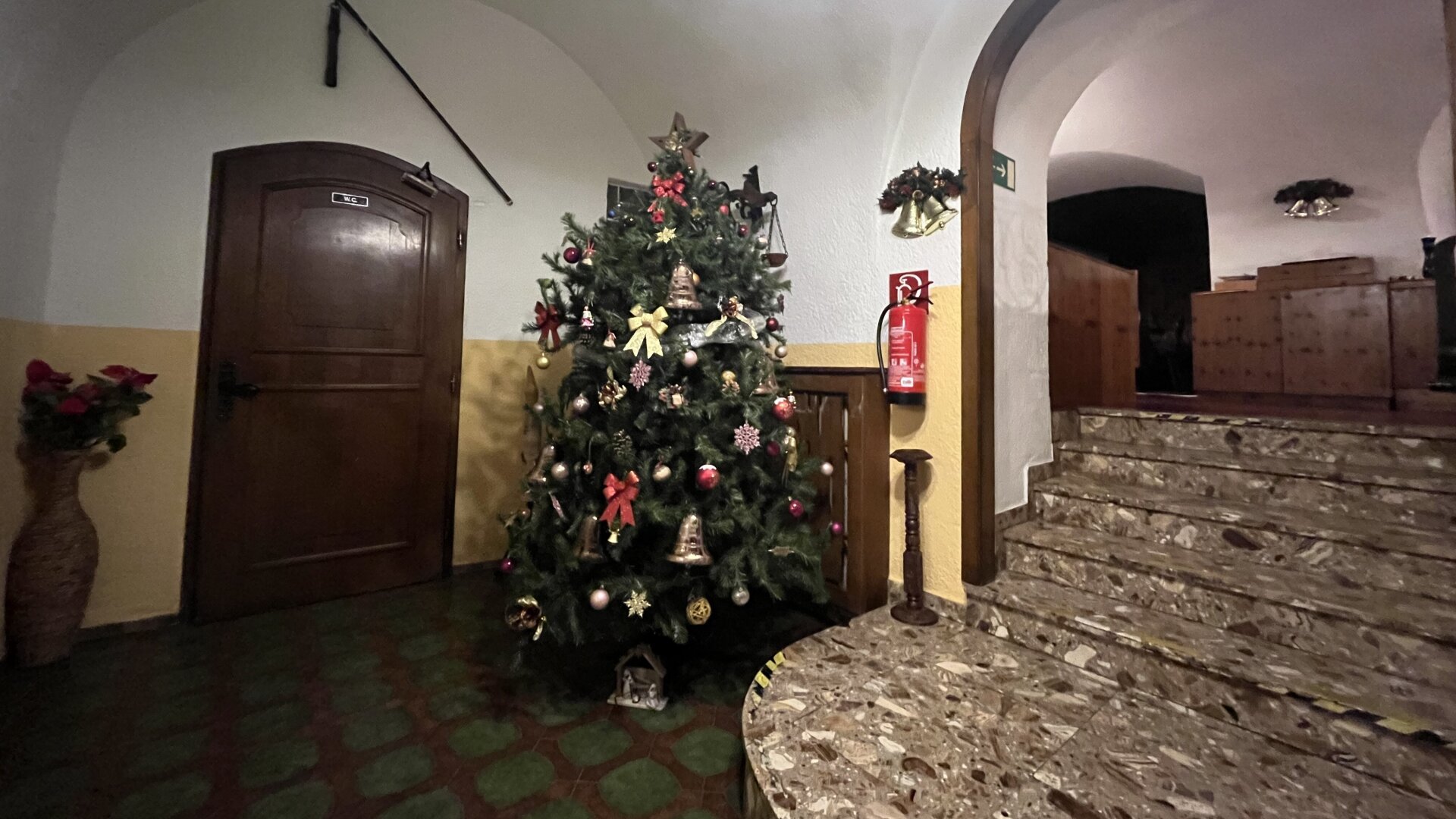 WIE DAMALS! Uriger Charm in altösterreichischem Gasthof in wunderschöner Zentrumslage! Anlageobjekt, Vermietet!