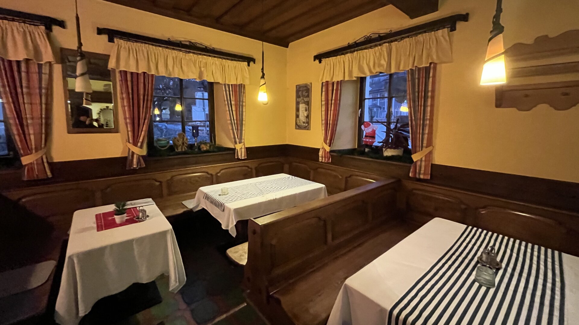 WIE DAMALS! Uriger Charm in altösterreichischem Gasthof in wunderschöner Zentrumslage! Anlageobjekt, Vermietet!