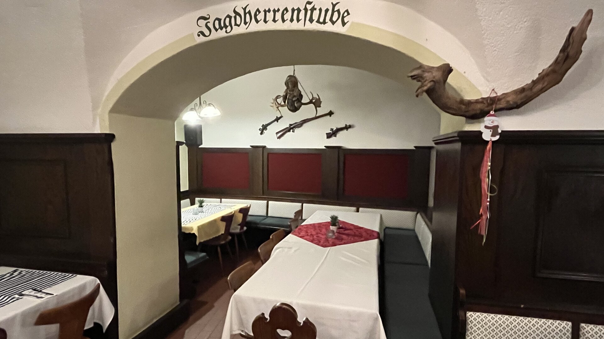 WIE DAMALS! Uriger Charm in altösterreichischem Gasthof in wunderschöner Zentrumslage! Anlageobjekt, Vermietet!