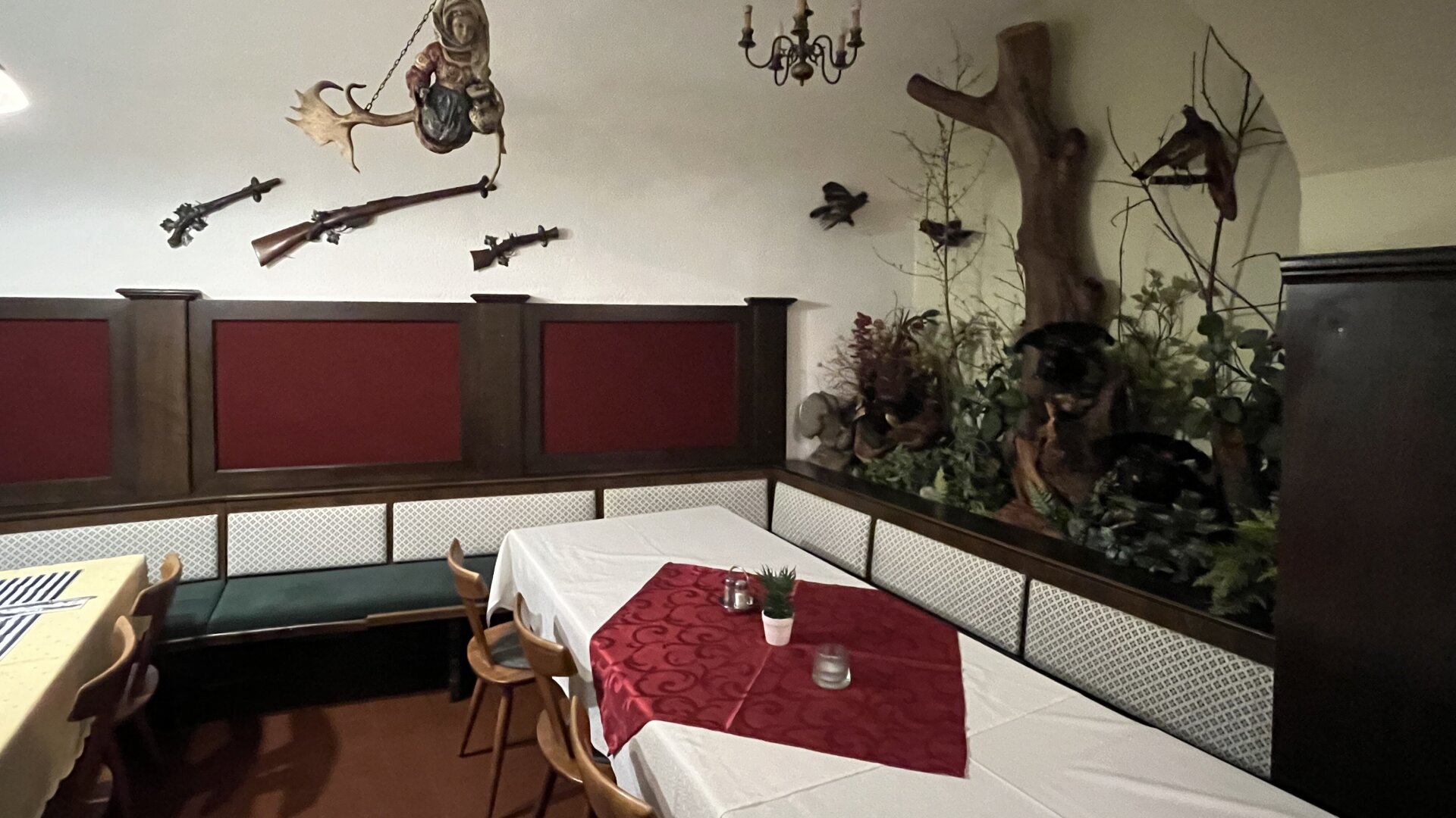WIE DAMALS! Uriger Charm in altösterreichischem Gasthof in wunderschöner Zentrumslage! Anlageobjekt, Vermietet!
