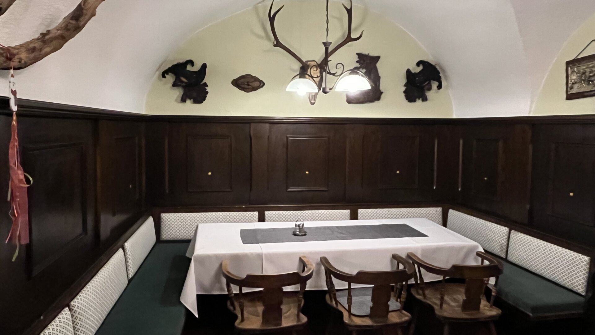 WIE DAMALS! Uriger Charm in altösterreichischem Gasthof in wunderschöner Zentrumslage! Anlageobjekt, Vermietet!