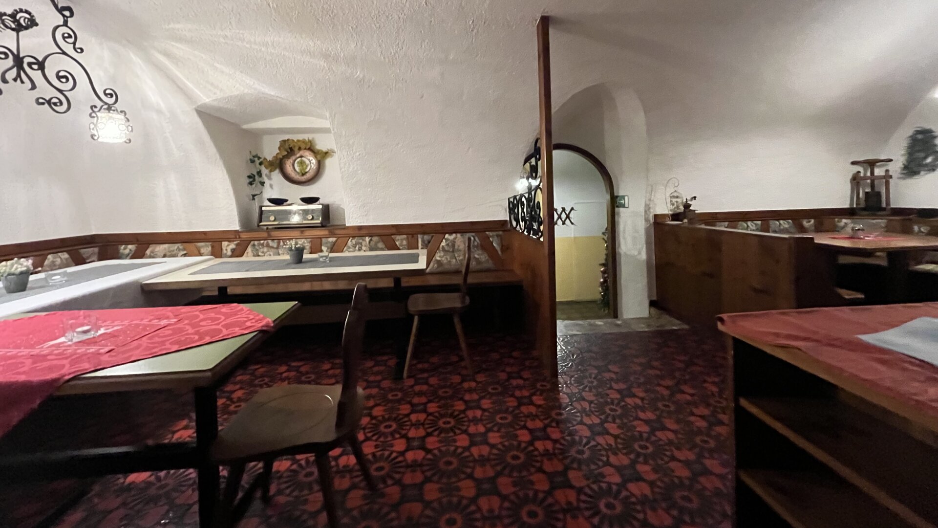 WIE DAMALS! Uriger Charm in altösterreichischem Gasthof in wunderschöner Zentrumslage! Anlageobjekt, Vermietet!